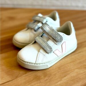 Used once like new
ESPLAR LEATHER WHITE PETALE SILVER